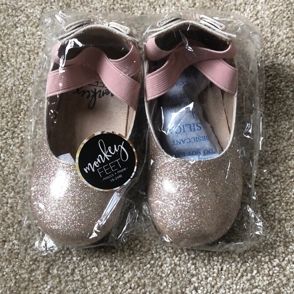 Brand new Monkeyfeet color changing bow backs